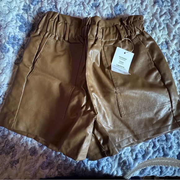 Brown Women's pleather Shorts with belt - Picture 1 of 8